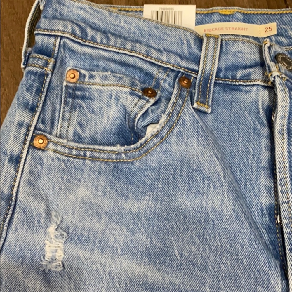Levi’s Ribcage Straight Ankle Jeans - Picture 7 of 9